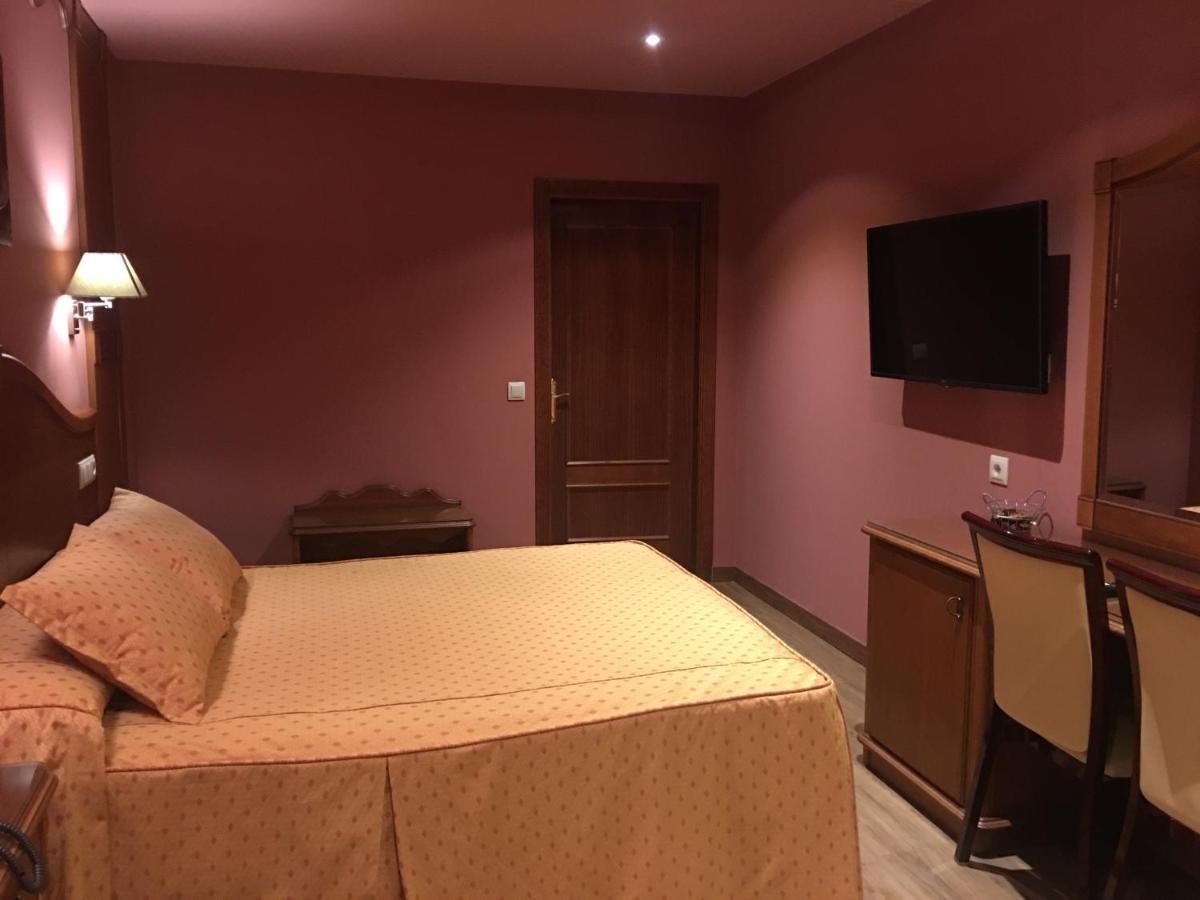 Hotel Torres I Вільянуева-дель-Арсобіспо Екстер'єр фото