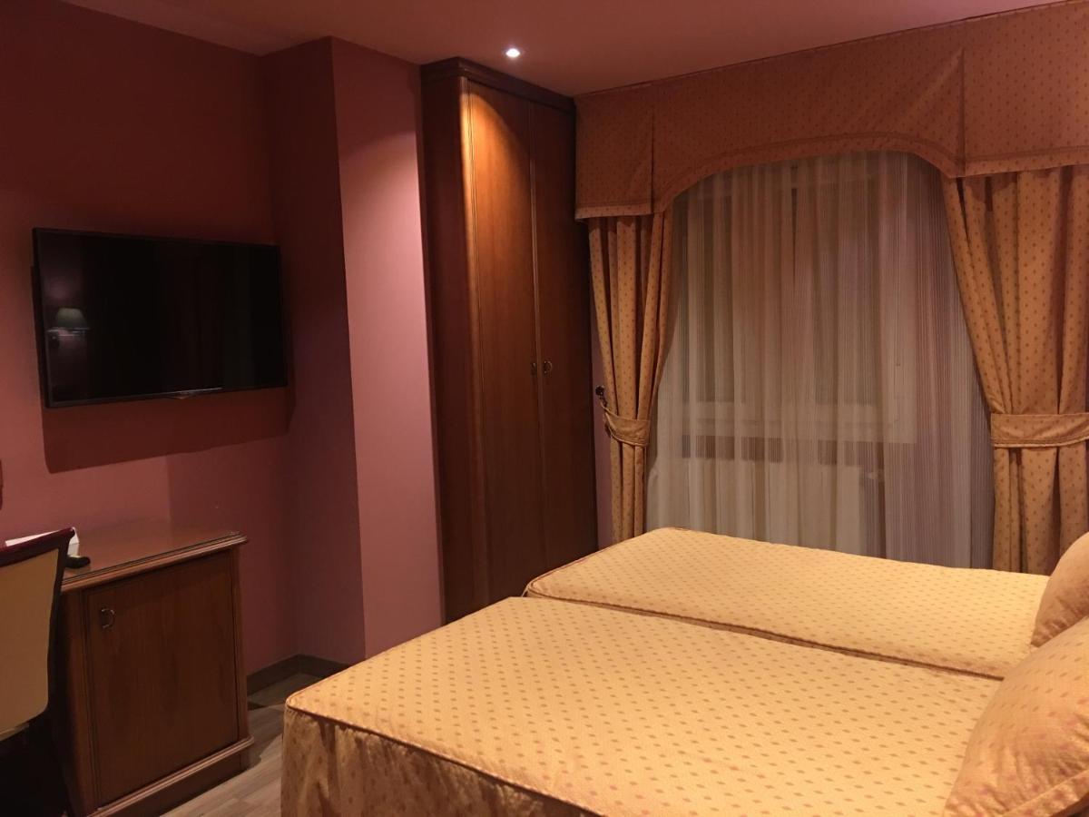 Hotel Torres I Вільянуева-дель-Арсобіспо Екстер'єр фото