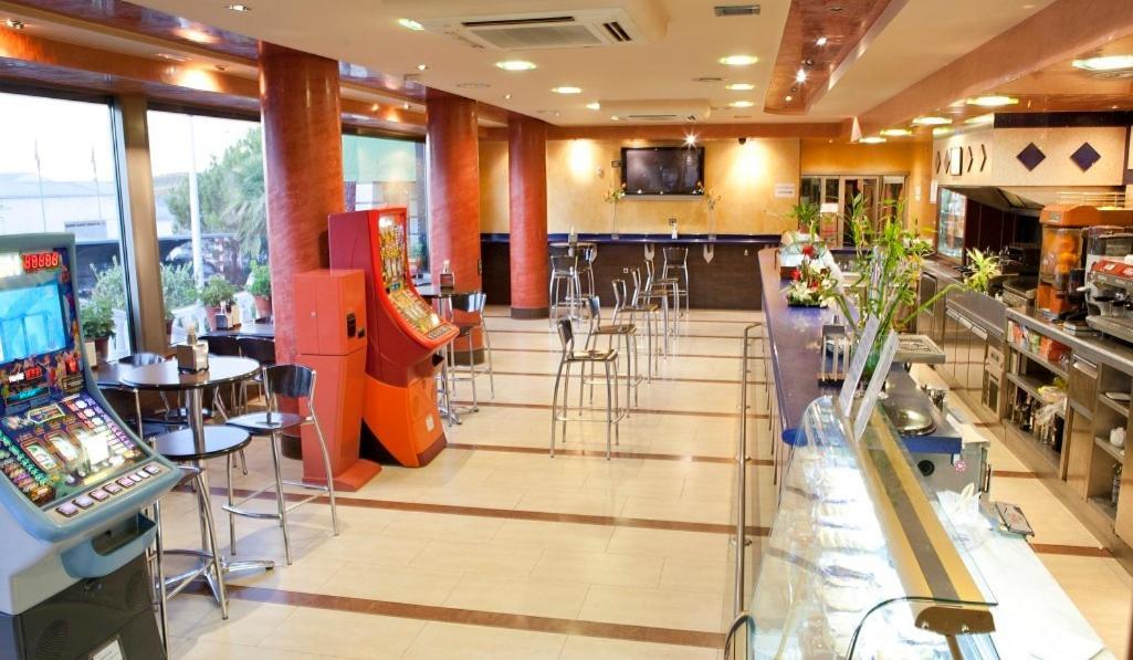 Hotel Torres I Вільянуева-дель-Арсобіспо Екстер'єр фото