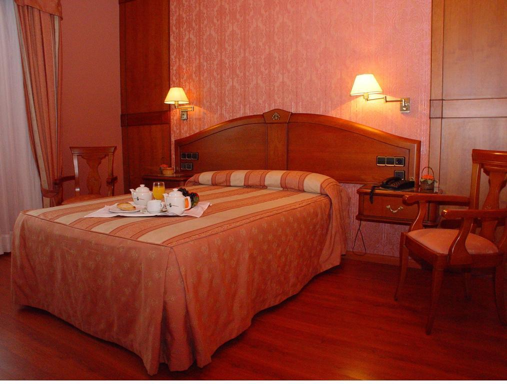 Hotel Torres I Вільянуева-дель-Арсобіспо Номер фото